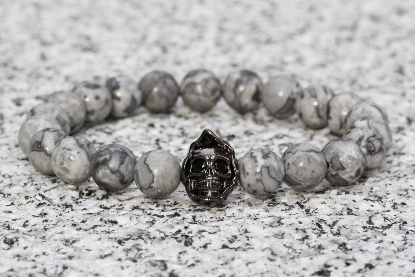 Pulsera con cuentas de calavera de piedra natural de 6-8 mm que cambian gradualmente de tamaño 