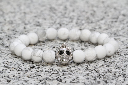 Pulsera de calavera con cuentas de howlita blanca mate de 8 mm 